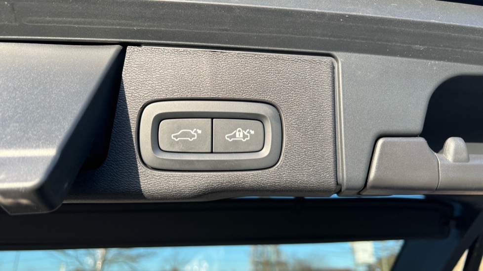 Used Volvo XC60 2025 for sale - 76999517: Photo 43