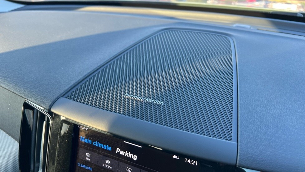 Used Volvo XC60 2025 for sale - 76999517: Photo 60