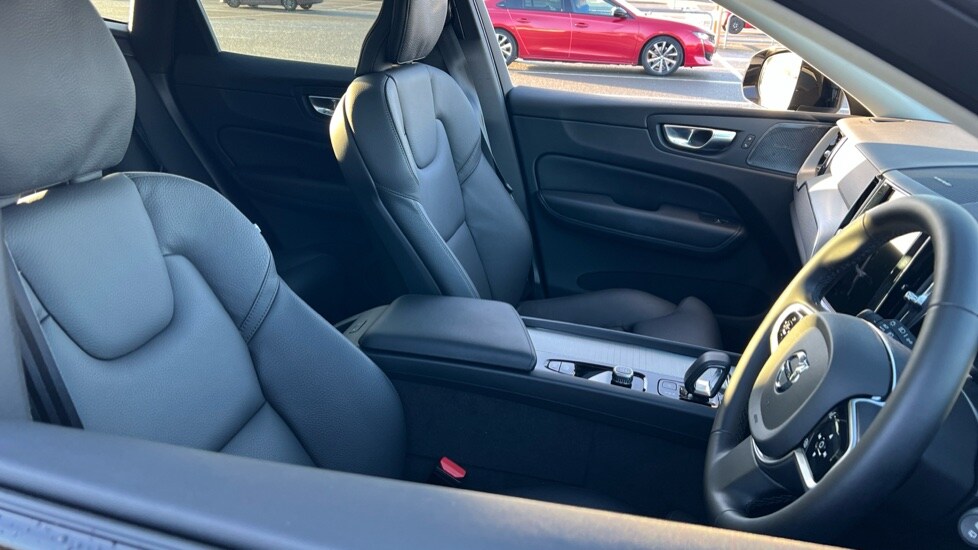 Used Volvo XC60 2025 for sale - 76999517: Photo 9