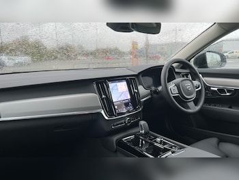 Used Volvo V90 2025 for sale - 76533690: Photo