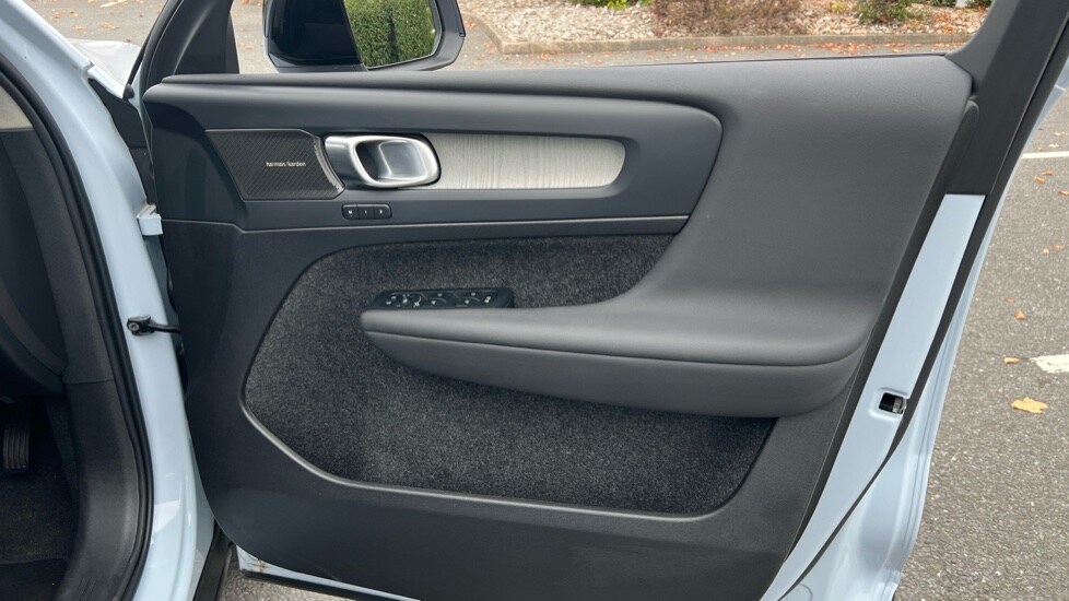 Used Volvo XC40 2024 for sale - 76244520: Photo 15