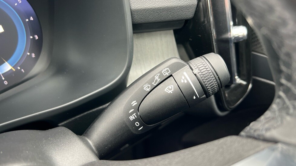 Used Volvo XC40 2024 for sale - 76244520: Photo 30