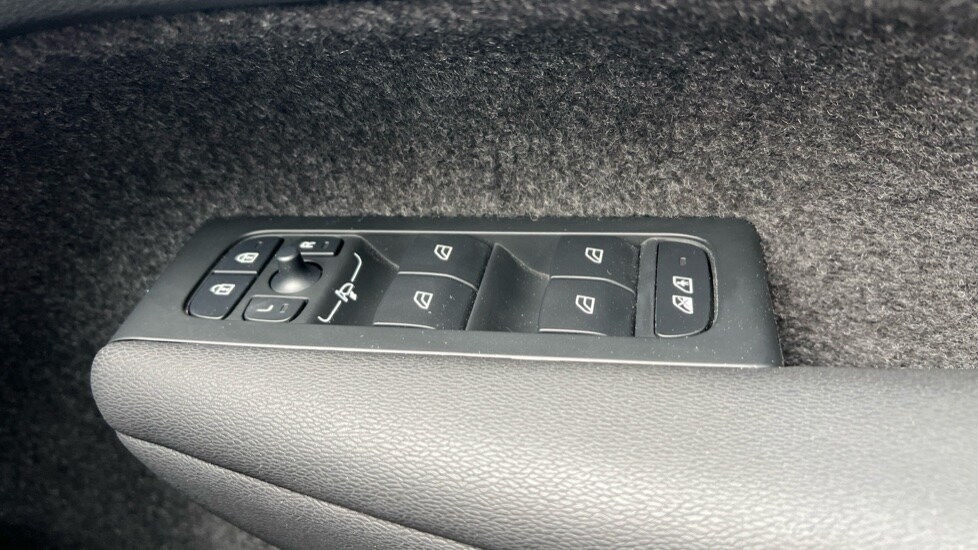 Used Volvo XC40 2024 for sale - 76244520: Photo 33