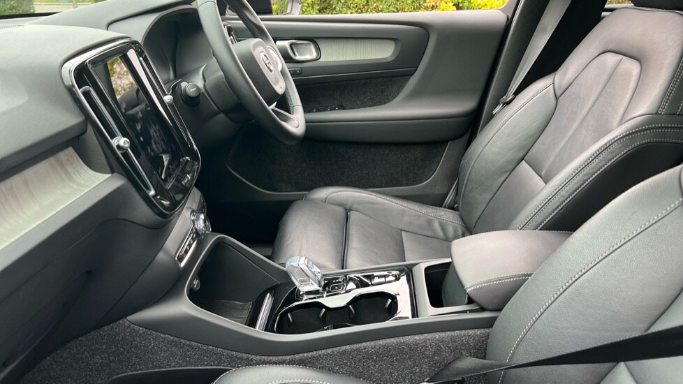 Used Volvo XC40 2024 for sale - 76244520: Photo 53