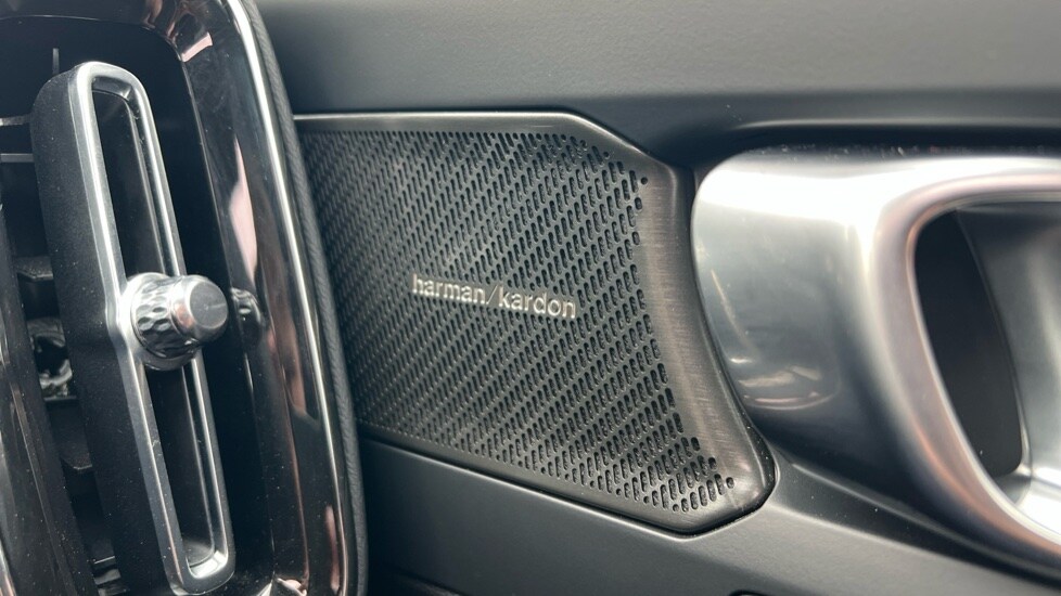 Used Volvo XC40 2024 for sale - 76244520: Photo 57