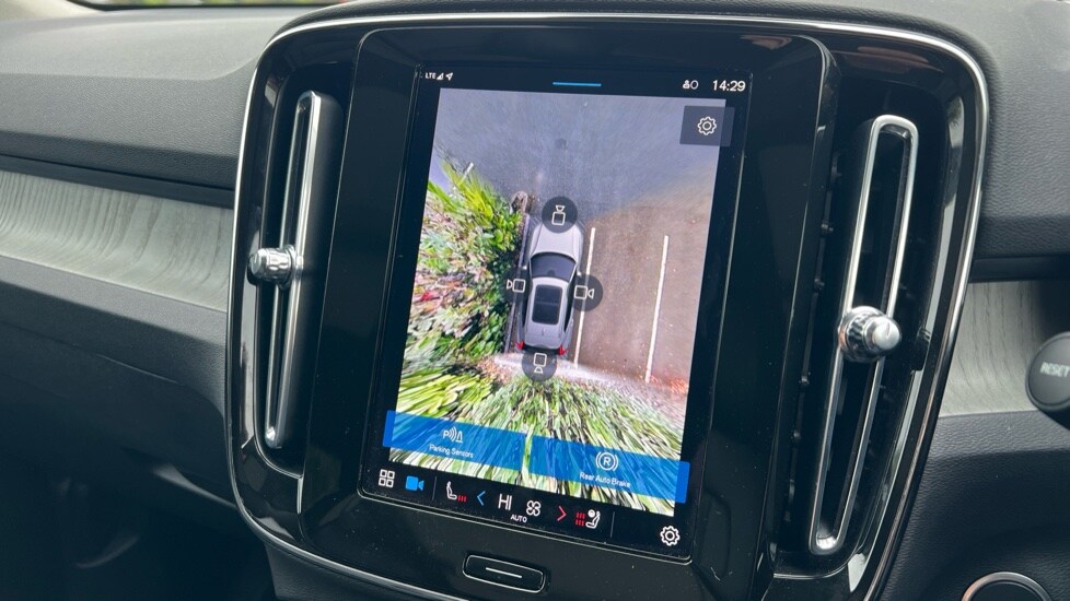 Used Volvo XC40 2024 for sale - 76244520: Photo 68