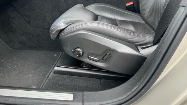 Used Volvo XC60 2020 for sale - 76208855: Photo 32