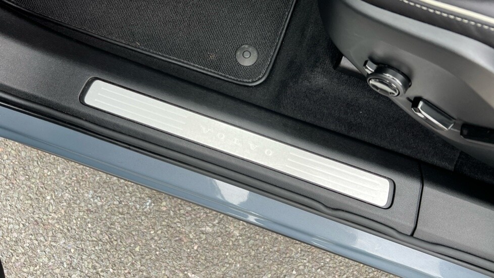 Used Volvo XC60 2021 for sale - 76025267: Photo 43