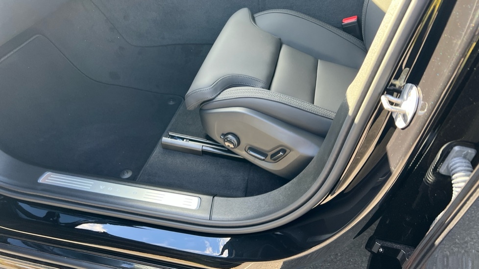 Used Volvo XC90 2025 for sale - 77042837: Photo 32