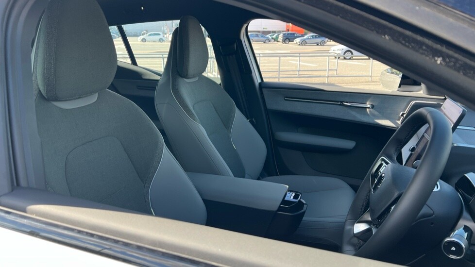 Used Volvo EX30 2025 for sale - 76145899: Photo 9