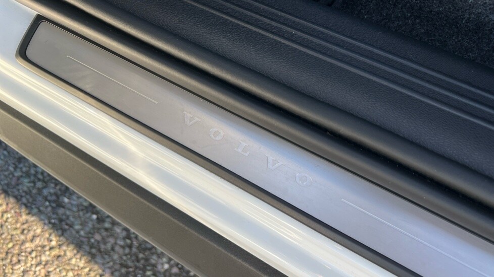 Used Volvo XC40 2024 for sale - 76514878: Photo 40