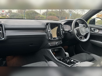 Used Volvo XC40 2025 for sale - 76609557: Photo