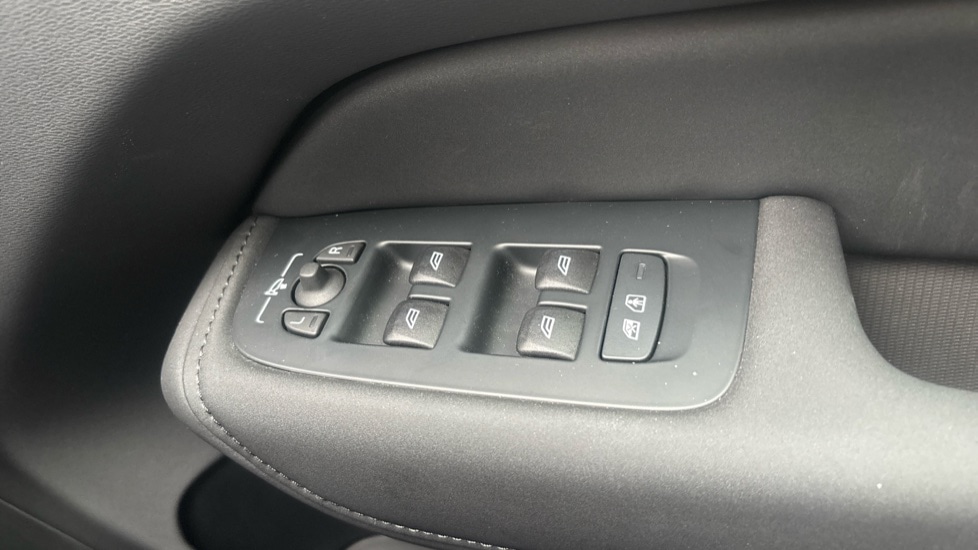 Used Volvo XC60 2025 for sale - 76709569: Photo 32