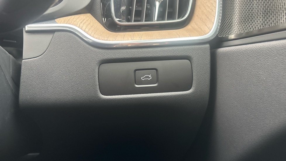 Used Volvo XC60 2025 for sale - 76709569: Photo 63