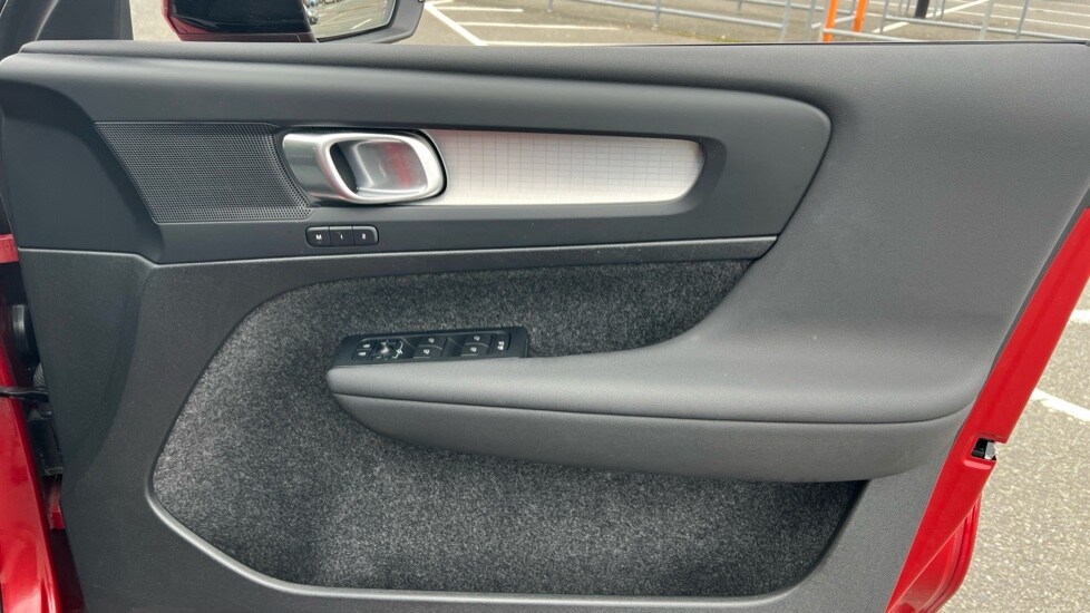 Used Volvo XC40 2023 for sale - 76297348: Photo 15