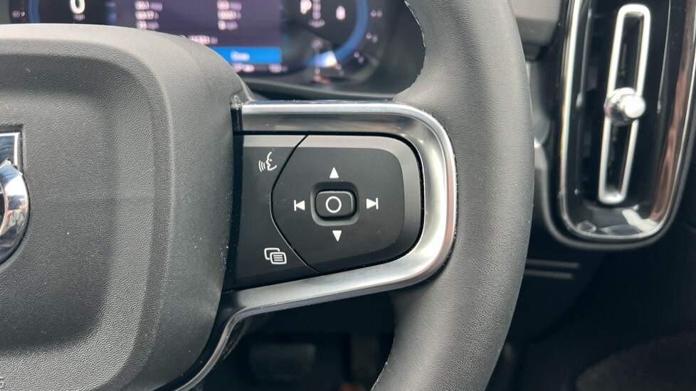 Used Volvo XC40 2023 for sale - 76297348: Photo 19