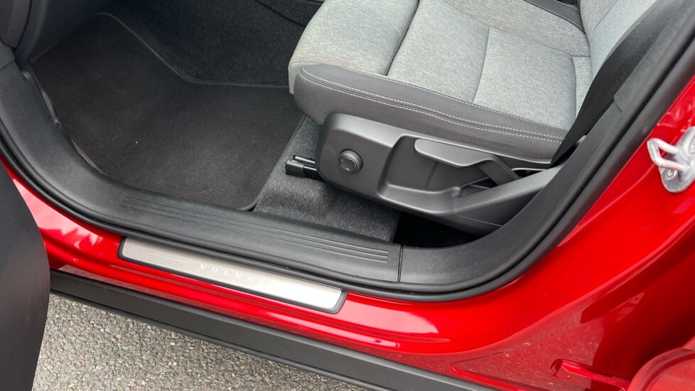 Used Volvo XC40 2023 for sale - 76297348: Photo 32