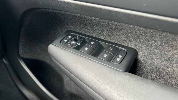 Used Volvo XC40 2023 for sale - 76297348: Photo 33