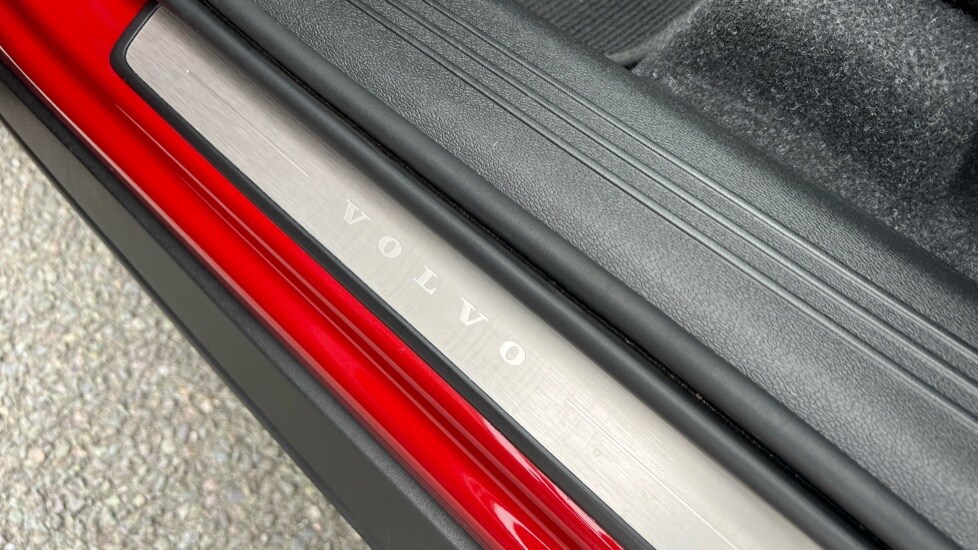 Used Volvo XC40 2023 for sale - 76297348: Photo 41