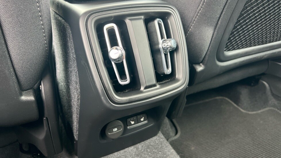 Used Volvo XC40 2023 for sale - 76297348: Photo 44