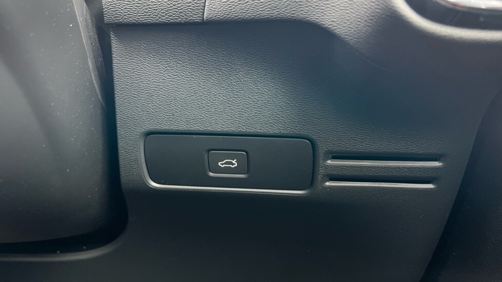 Used Volvo XC40 2023 for sale - 76297348: Photo 58