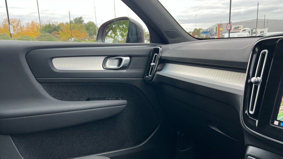 Used Volvo XC40 2023 for sale - 76297348: Photo 59