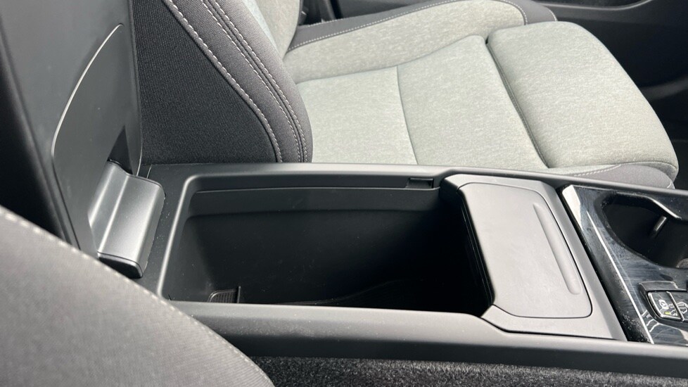 Used Volvo XC40 2023 for sale - 76297348: Photo 60