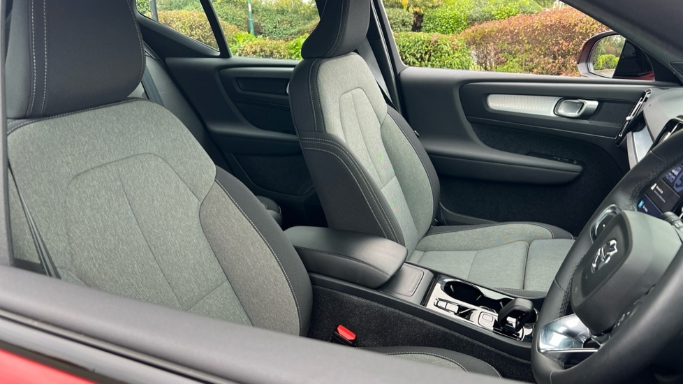 Used Volvo XC40 2023 for sale - 76297348: Photo 9