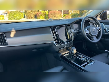 Used Volvo V90 2025 for sale - 76696362: Photo