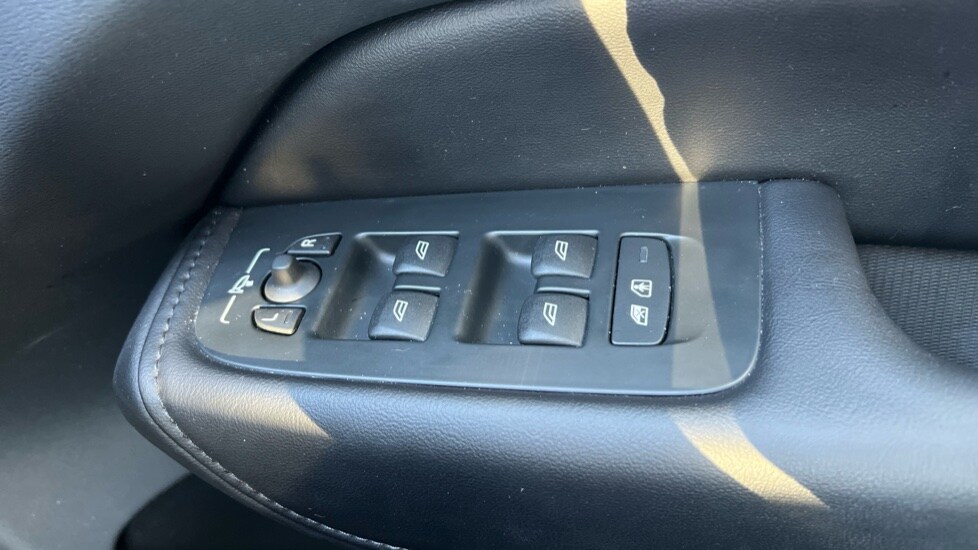 Used Volvo XC60 2023 for sale - 76954419: Photo 33