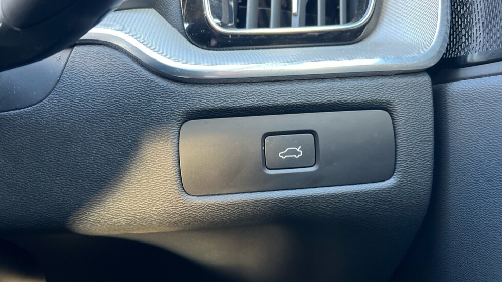 Used Volvo XC60 2023 for sale - 76954419: Photo 51