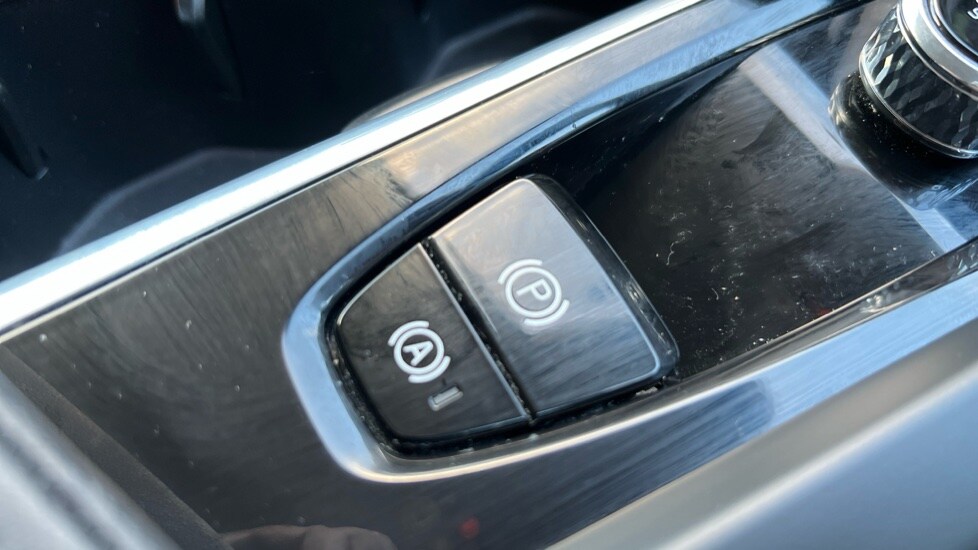 Used Volvo XC60 2023 for sale - 76954419: Photo 60