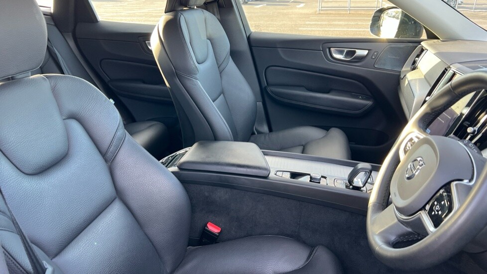 Used Volvo XC60 2023 for sale - 76954419: Photo 9