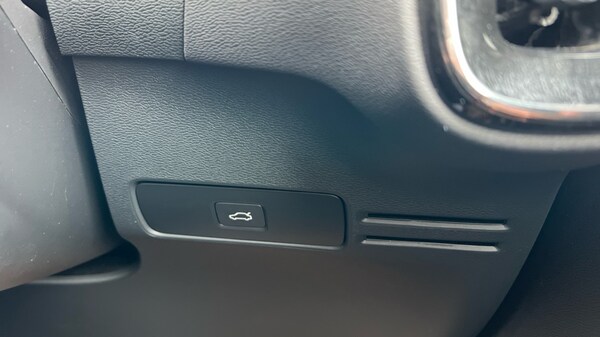Used Volvo XC40 2024 for sale - 76244596: Photo 53