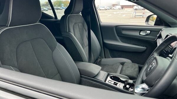 Used Volvo XC40 2024 for sale - 76244596: Photo 9