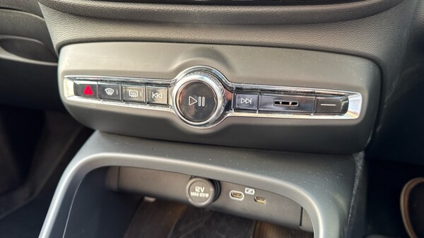 Used Volvo XC40 2025 for sale - 76176347: Photo 64