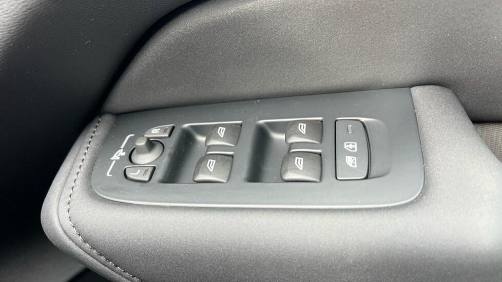 Used Volvo XC60 2025 for sale - 76217315: Photo 33