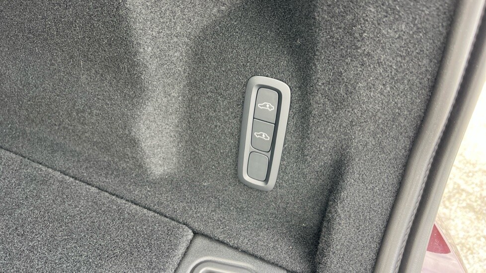 Used Volvo XC60 2025 for sale - 76217315: Photo 58