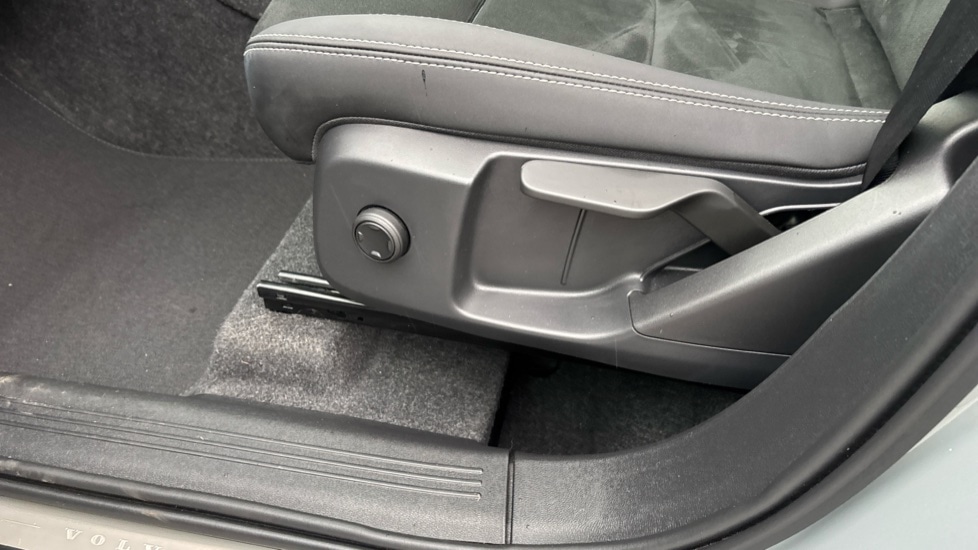 Used Volvo XC40 2025 for sale - 76901206: Photo 32