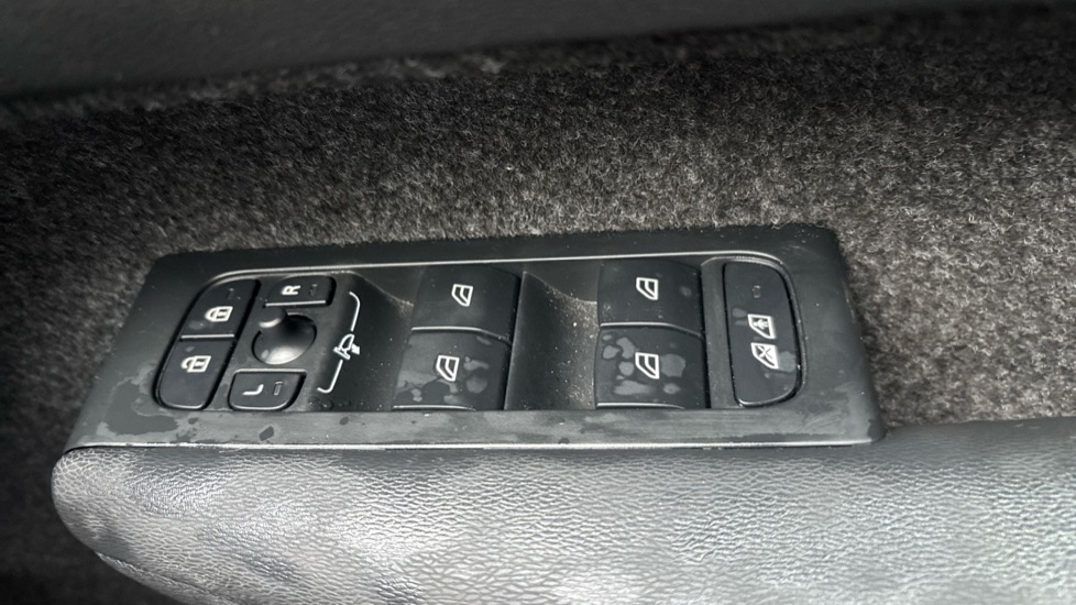 Used Volvo XC40 2025 for sale - 76901206: Photo 33