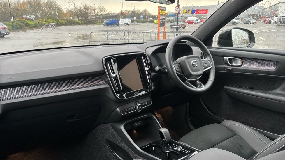 Used Volvo XC40 2025 for sale - 76901206: Photo 4