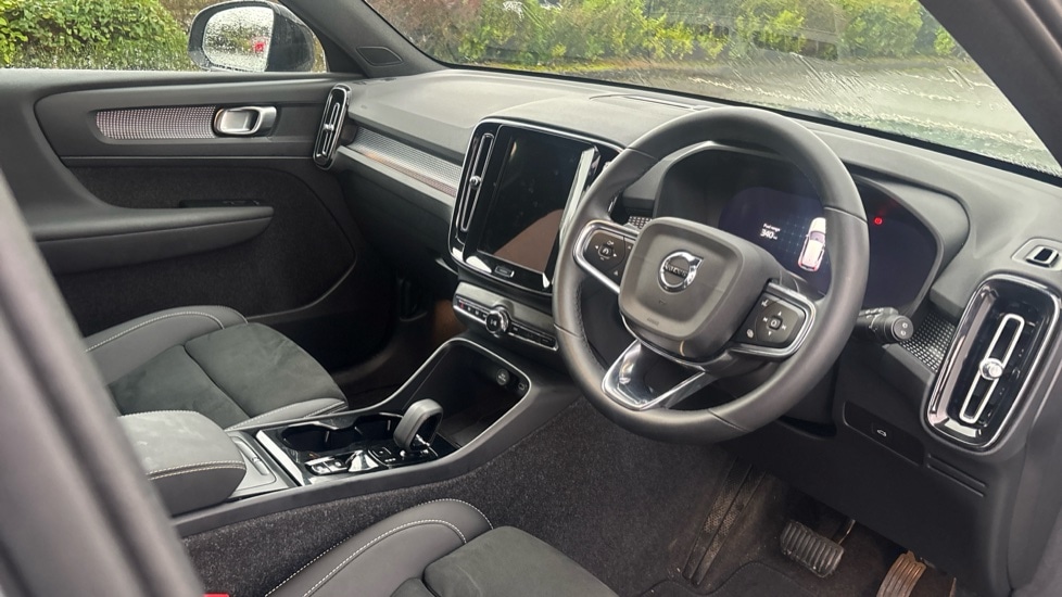 Used Volvo XC40 2025 for sale - 76901206: Photo 5