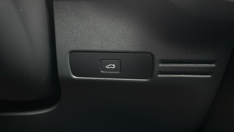 Used Volvo XC40 2025 for sale - 76901206: Photo 52