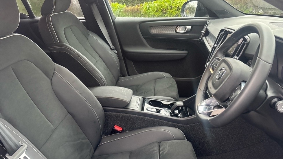 Used Volvo XC40 2025 for sale - 76901206: Photo 9