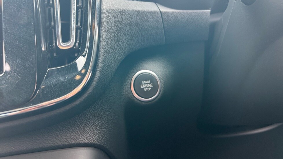 Used Volvo XC40 2025 for sale - 76007869: Photo 28