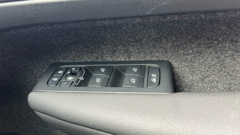 Used Volvo XC40 2025 for sale - 76007869: Photo 33