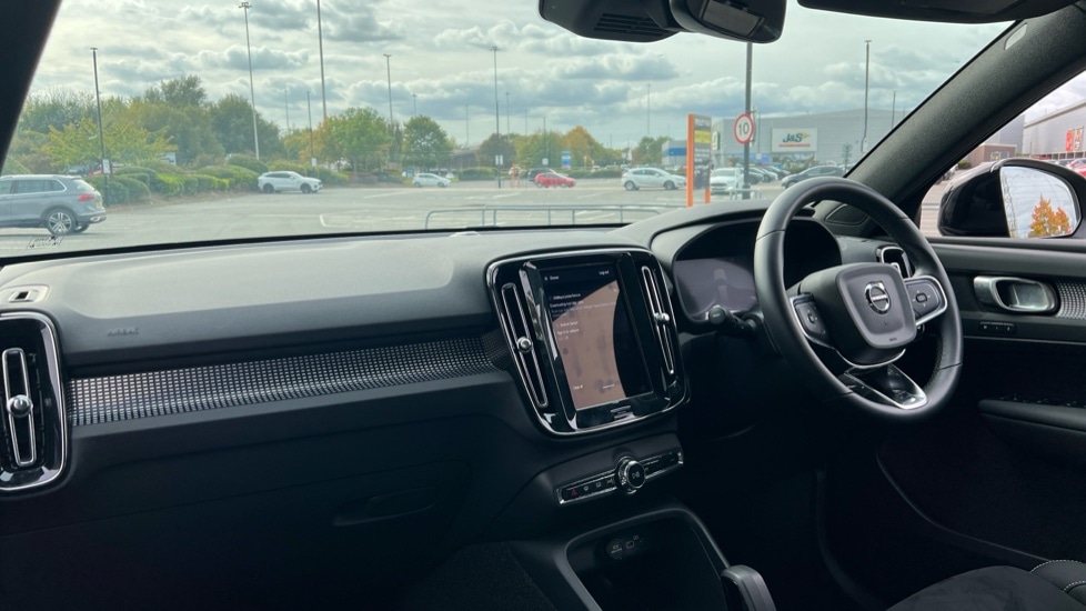 Used Volvo XC40 2025 for sale - 76007869: Photo 4