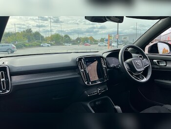 Used Volvo XC40 2025 for sale - 76007869: Photo 4