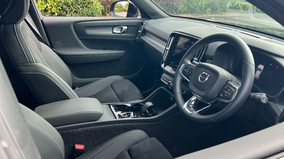 Used Volvo XC40 2025 for sale - 76007869: Photo 5