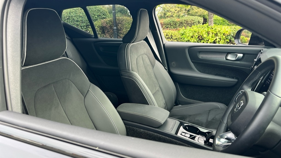 Used Volvo XC40 2025 for sale - 76007869: Photo 9